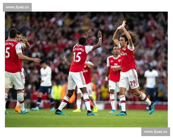 英超赛事全程直播精彩呈现 实时比分数据分析与深度解读