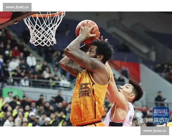 今日篮球赛事焦点对决强队碰撞球星表现引爆赛场热度胜负悬念升级